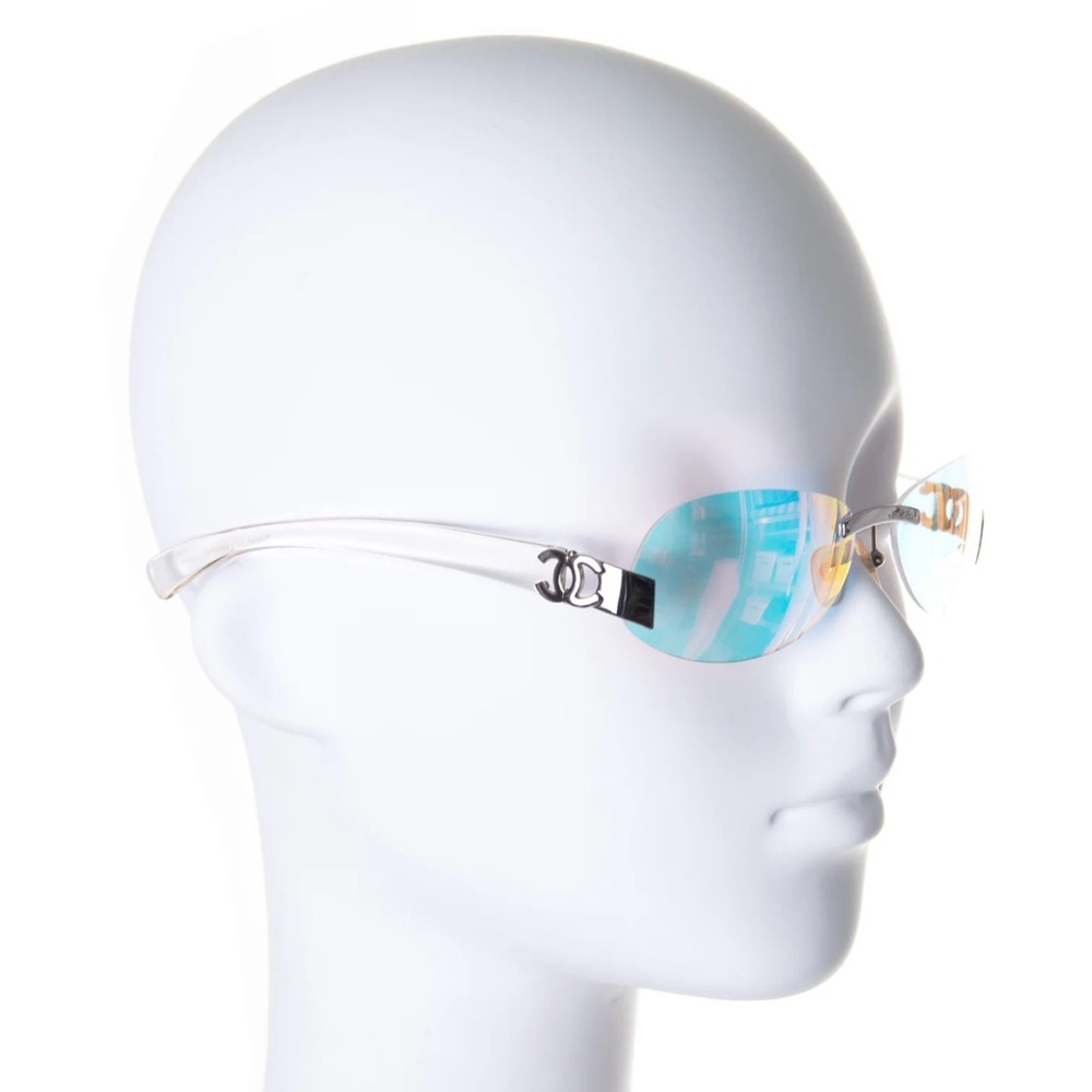 CHANEL Rare Iridescent Blue Vintage CC Logo Sunglasses - Picture 3 of 14